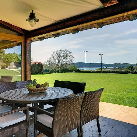 Vila In With Pool Near Pula Amphitheater *
