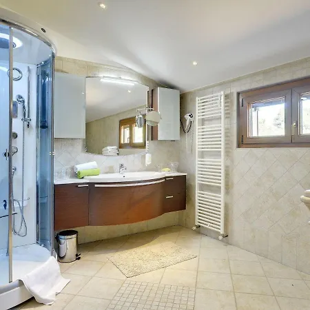 Vila In With Pool Near Pula Amphitheater Pomer