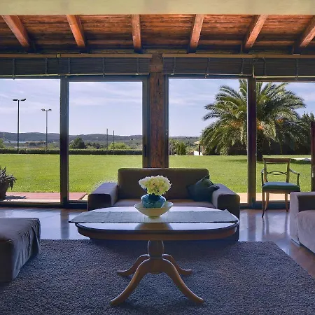 Luxurious In With Pool And Jacuzzi