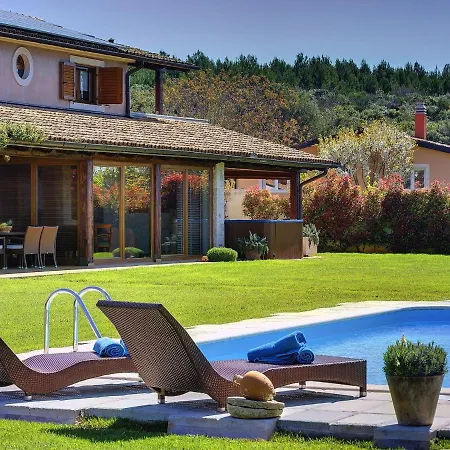 Luxurious In With Pool And Jacuzzi Villa Pomer